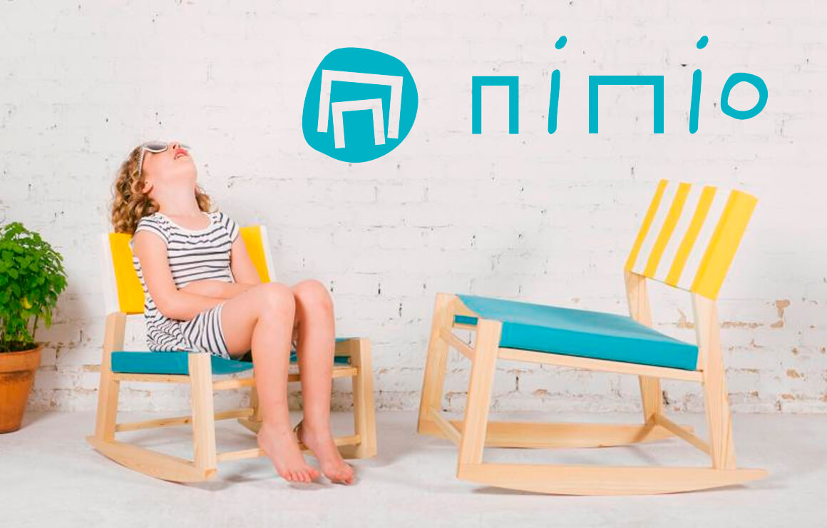 jardín vertical con un corporeo con el logotipo de Liftoff